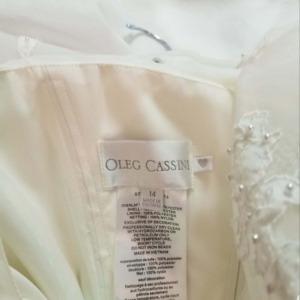 Wedding dress - Picture 3 of 5